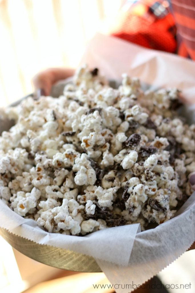 Only 4 ingredients to this sweet treat, Thin Mint Popcorn is super yummy and a great snack for your next movie night!