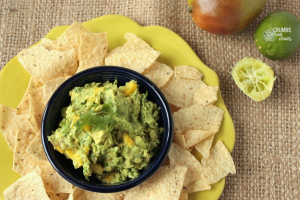 Mango Guacamole | Crumbs and Chaos #appetizer #guacamole #avocado www.crumbsandchaos.dreamhosters.com