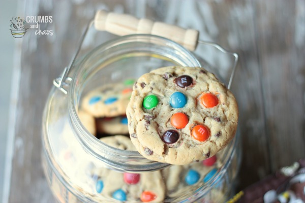 M&M Chocolate Chip Cookies | Crumbs and Chaos #softcookies www.crumbsandchaos.dreamhosters.com