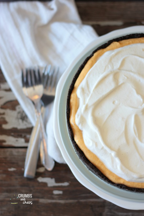 Pumpkin Cream Tart with Oreo Crust | Crumbs and Chaos #dessert #holiday #pumpkin www.crumbsandchaos.dreamhosters.com