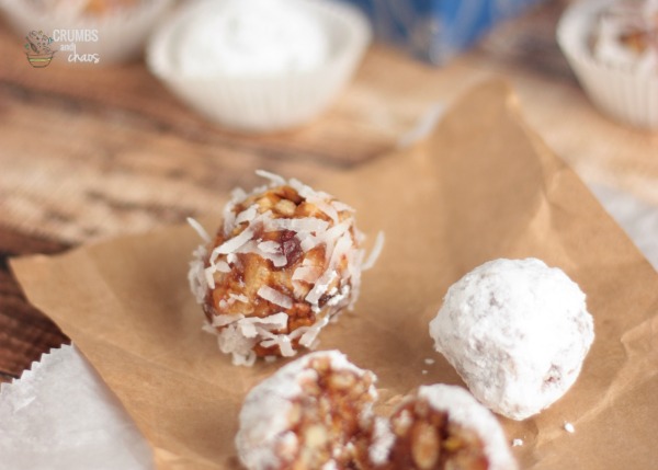 Date "Snow" Balls | Crumbs and Chaos #Christmas www.crumbsandchaos.dreamhosters.com