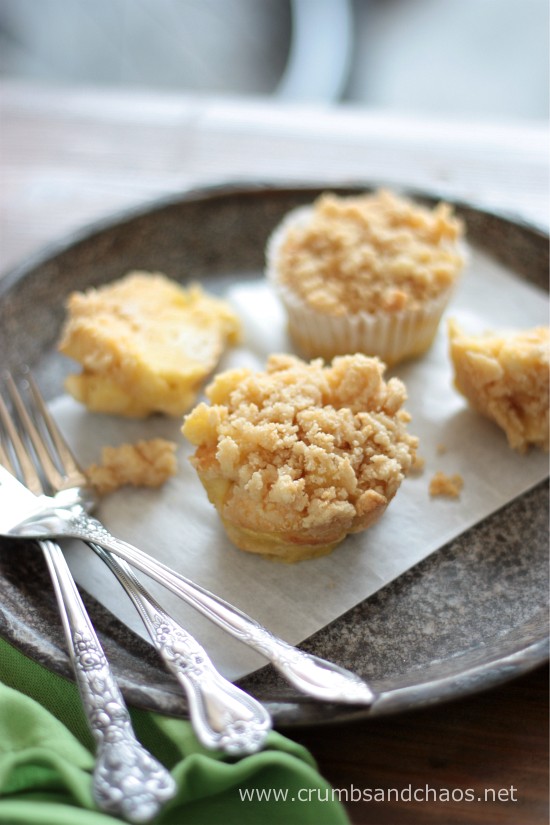 French Toast Muffins with Cream Cheese Streusel recipe on crumbsandchaos.dreamhosters.com