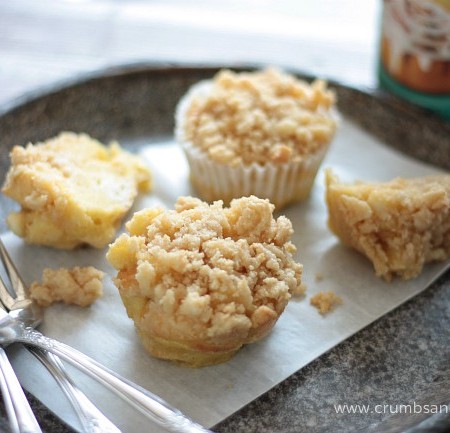 French Toast Muffins with Cream Cheese Streusel recipe on crumbsandchaos.dreamhosters.com