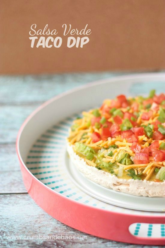 Salsa Verde Taco Dip | recipe on www.crumbsandchaos.dreamhosters.com