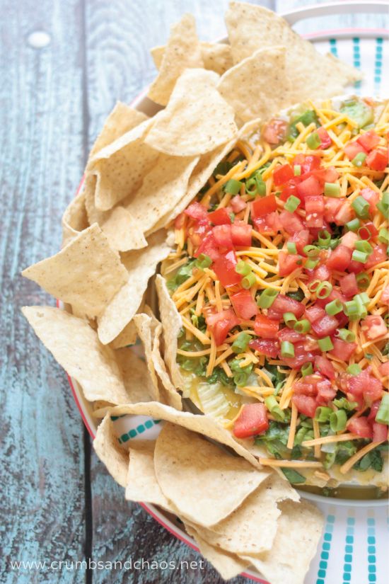 Salsa Verde Taco Dip | recipe on www.crumbsandchaos.dreamhosters.com