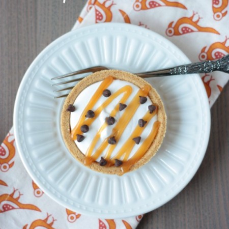 Mini Caramel Chip Icebox Pies | recipe on www.crumbsandchaos.dreamhosters.com