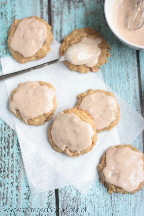 Glazed Apple-Oat Cookies | recipe on www.crumbsandchaos.dreamhosters.com