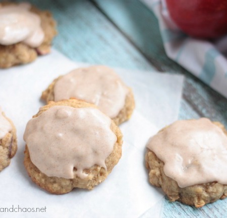 Glazed Apple-Oat Cookies | recipe on www.crumbsandchaos.dreamhosters.com