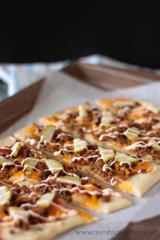 Bacon Cheeseburger Flatbread | recipe on www.crumbsandchaos.dreamhosters.com