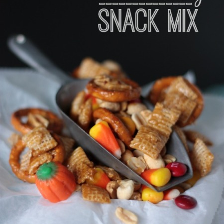 Perfect for so many holidays! Sweet and Salty Snack Mix | Crumbs and Chaos