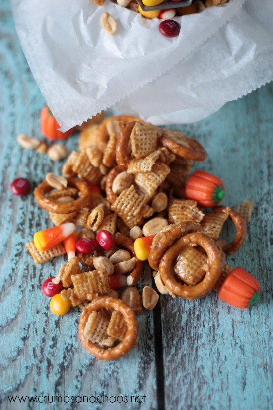 Perfect for so many holidays! Sweet and Salty Snack Mix | Crumbs and Chaos