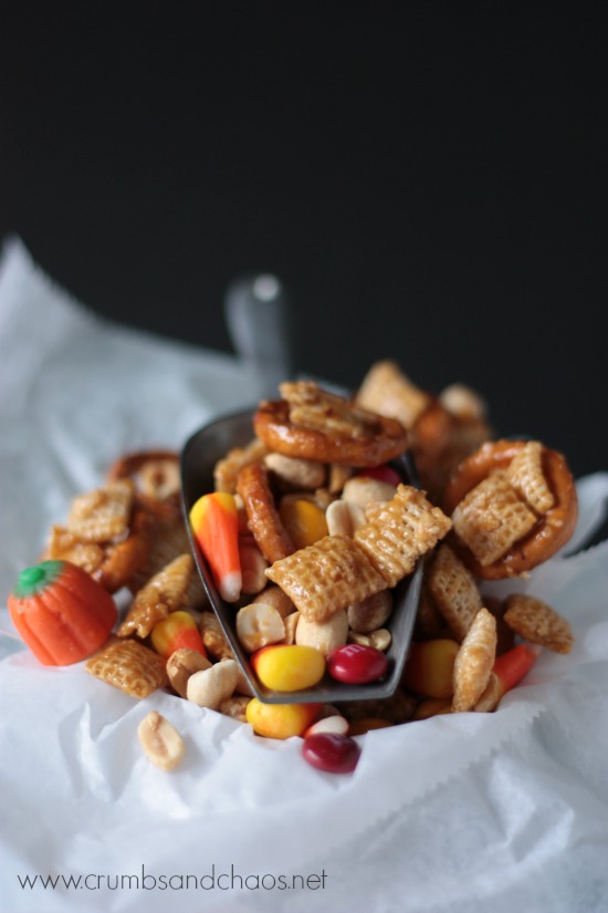 Perfect for so many holidays! Sweet and Salty Snack Mix | Crumbs and Chaos