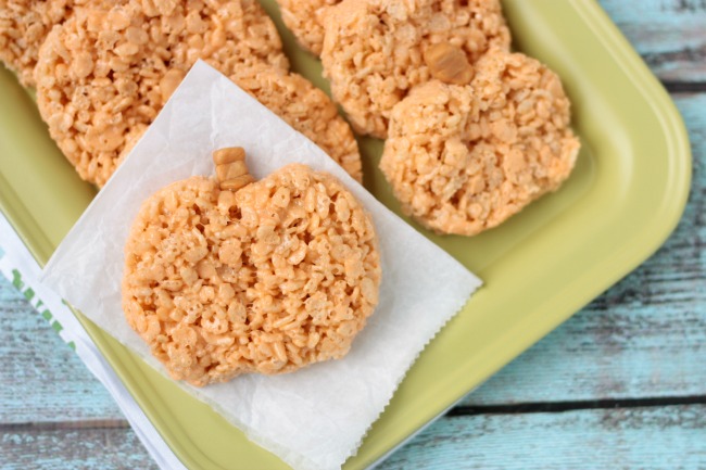 White Chocolate Pumpkin Rice Krispies Treats | recipe on www.crumbsandchaos.dreamhosters.com