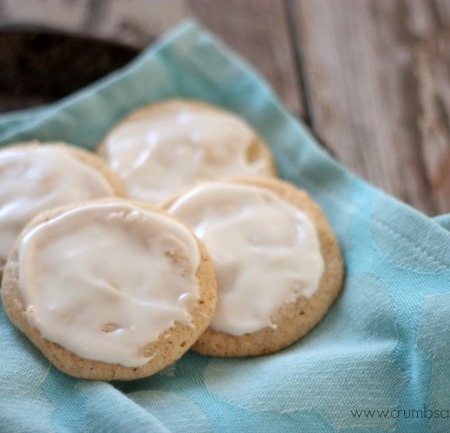 Glazed Eggnog Cookies | recipe on www.crumbsandchaos.dreamhosters.com