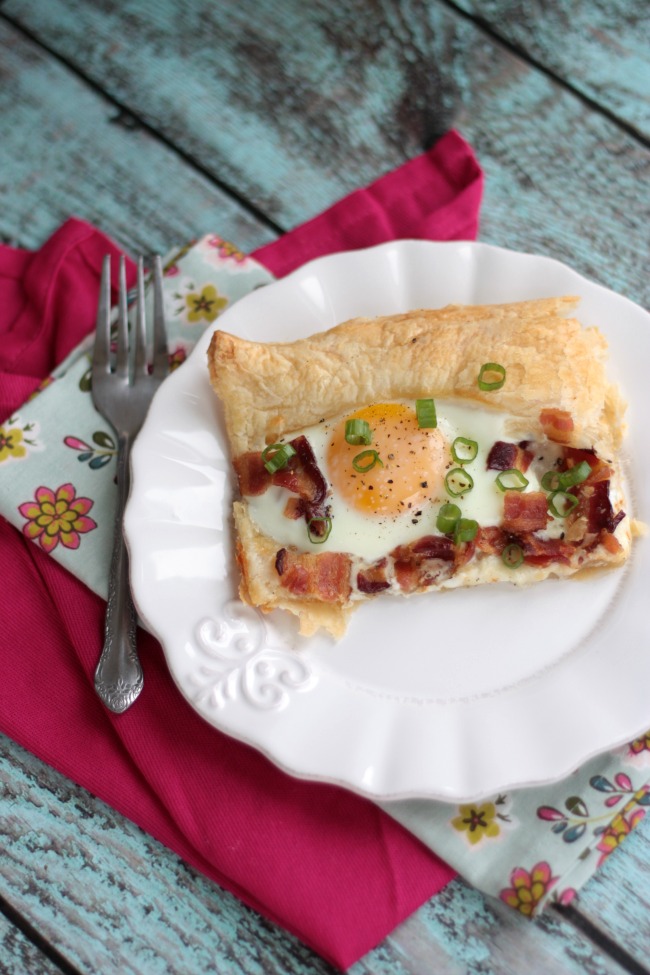 Bacon Asiago Breakfast Pizza | Crumbs and Chaos