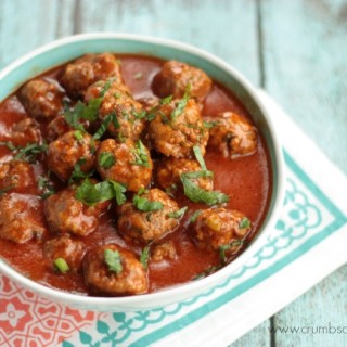 Spanish-Style Meatballs | recipe on Crumbs and Chaos