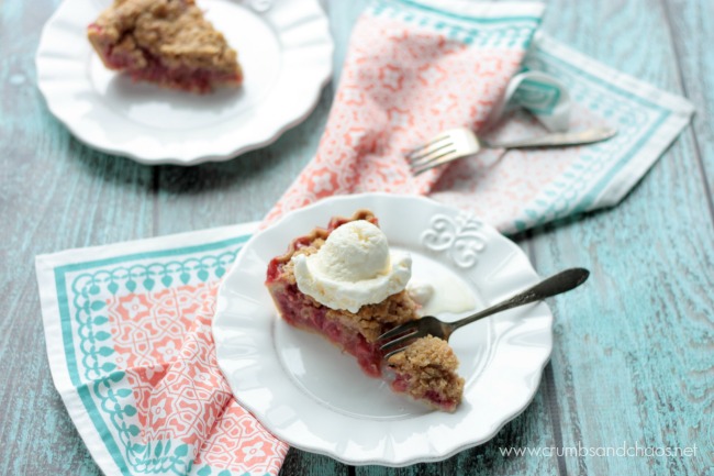 Strawberry Rhubarb Crumb Pie | Crumbs and Chaos