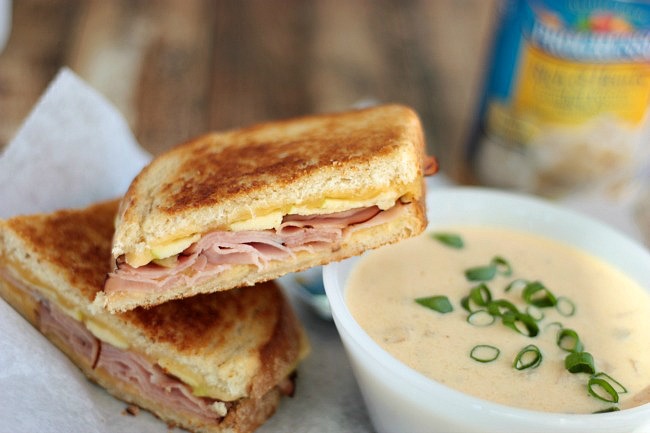 Ham, Gouda and Apple Grilled Cheese | recipe on Crumbs and Chaos